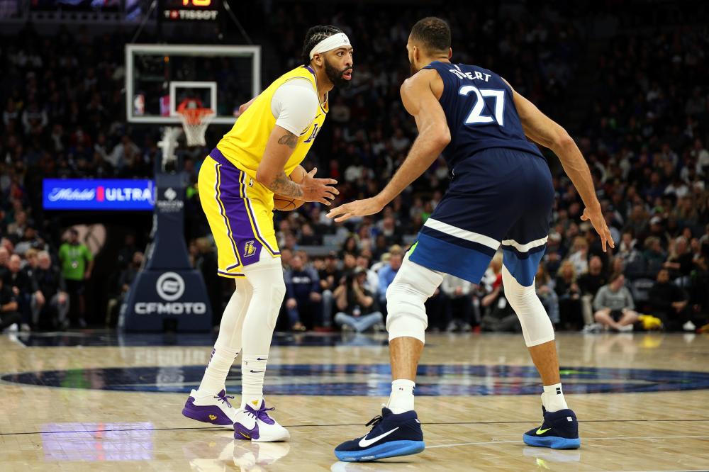 又在前场利 又在前场利